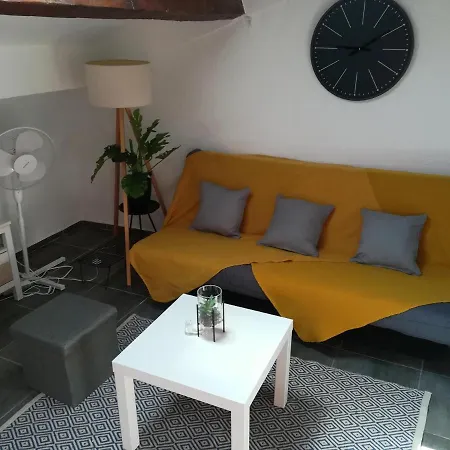 Apartment Cocon Sous Les Toits #tv-wifi#port# Golden Nest *